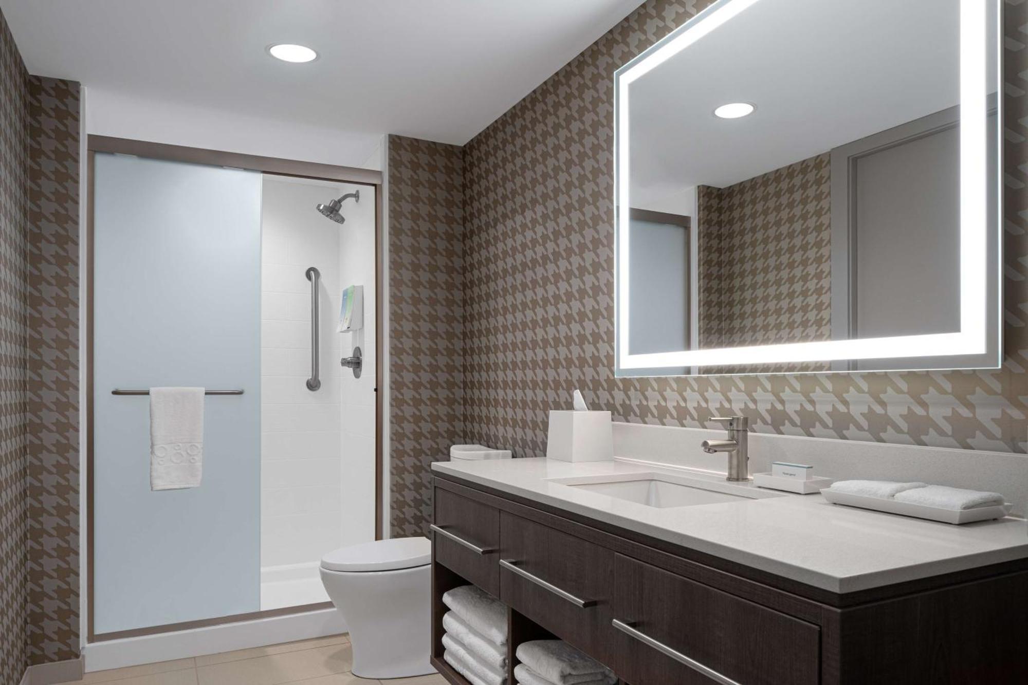 Home2 Suites By Hilton Des Moines At Drake University Exterior foto