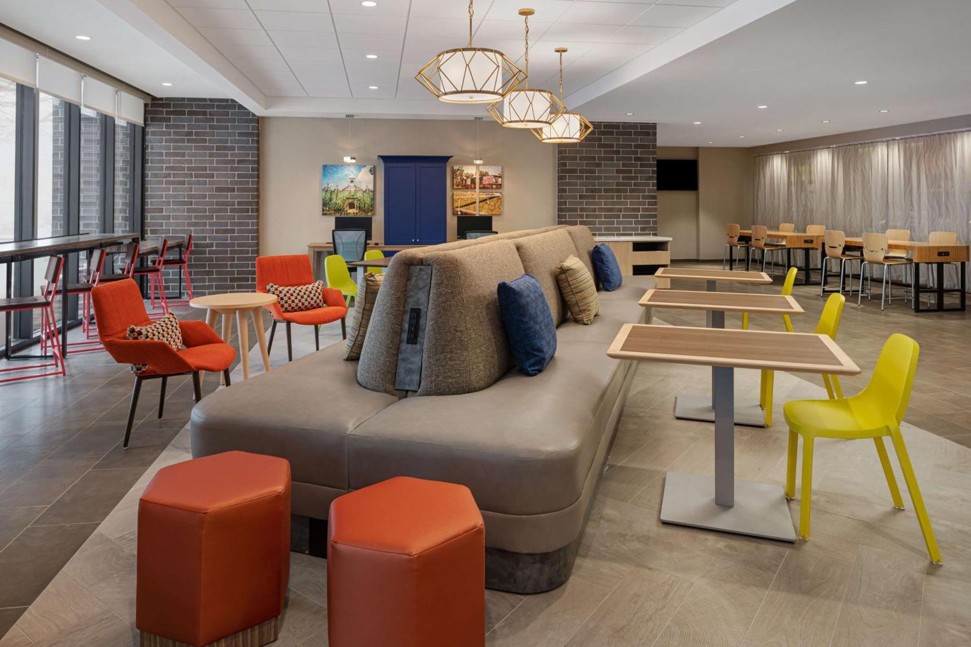 Home2 Suites By Hilton Des Moines At Drake University Exterior foto