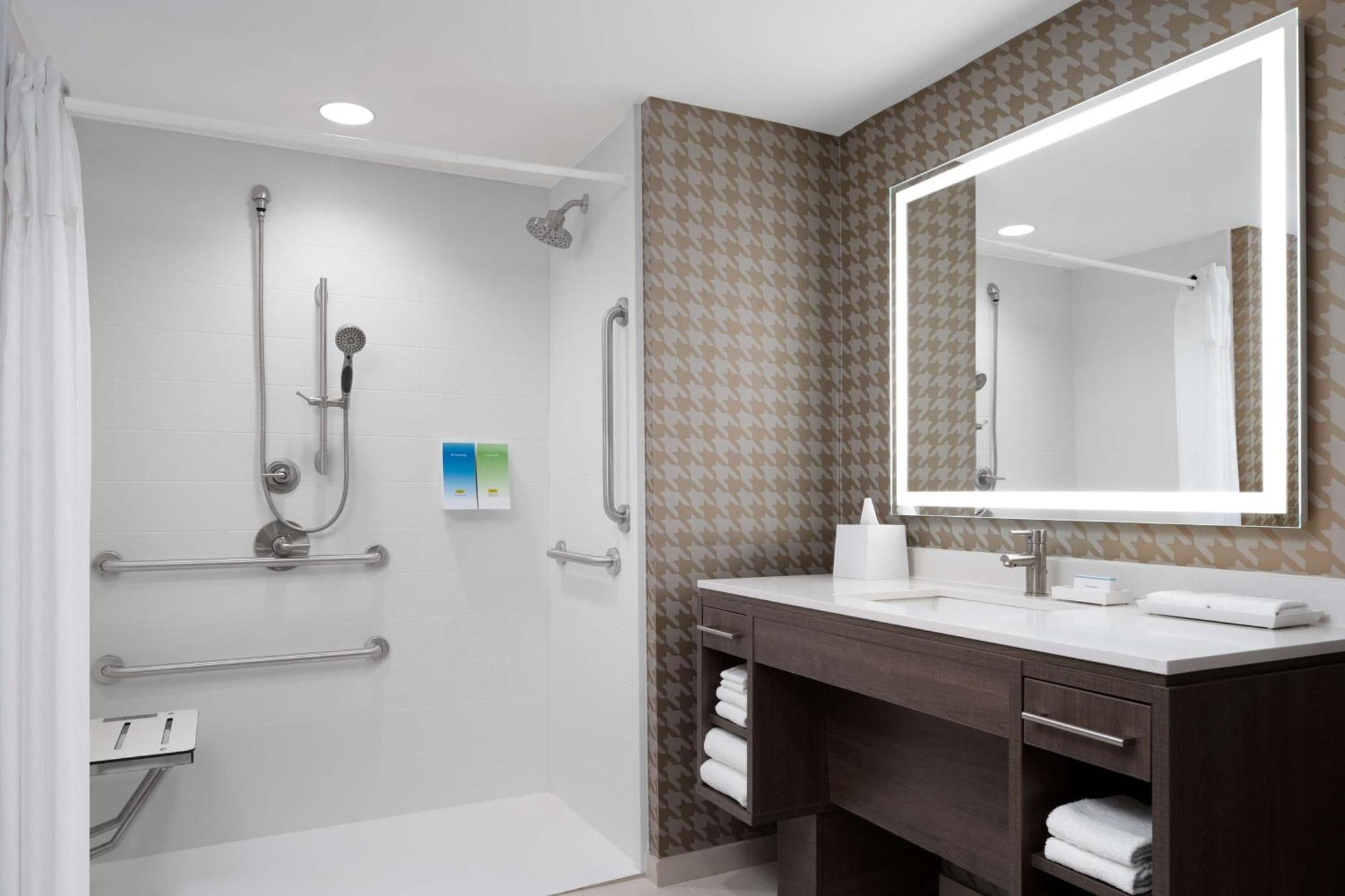 Home2 Suites By Hilton Des Moines At Drake University Exterior foto